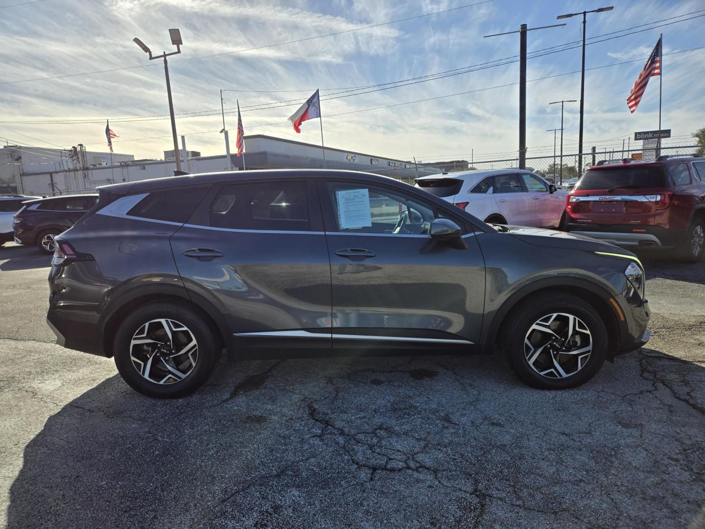 2023 Gray /Black Kia Sportage LX FWD (KNDPU3AF4P7) with an 2.5L V6 DOHC 24V engine, 8A transmission, located at 1842 Wirt Road, Houston, TX, 77055, (713) 973-3903, 29.805330, -95.484787 - Photo#5