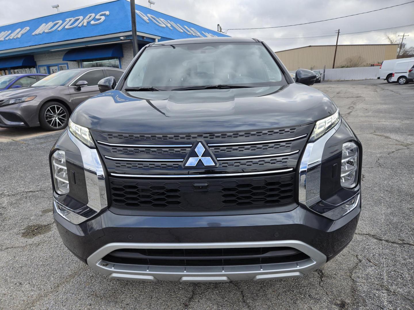 2024 Gray /Gray Mitsubishi Outlander SE 4WD (JA4J4VA84RZ) with an 2.4L L4 DOHC 16V engine, CVT transmission, located at 1842 Wirt Road, Houston, TX, 77055, (713) 973-3903, 29.805330, -95.484787 - Photo#7